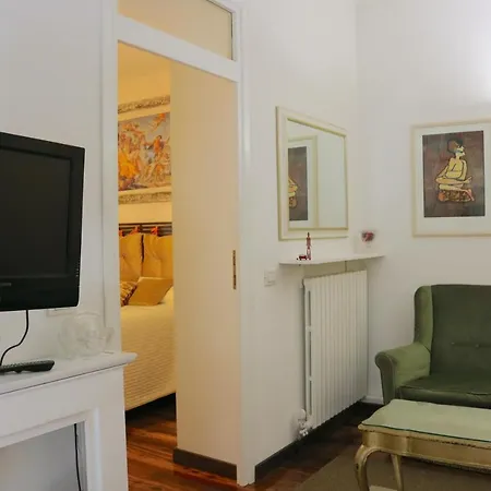 Historical Center Montenapoleone Loft * Милан