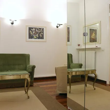 Historical Center Montenapoleone Loft Апартаменты