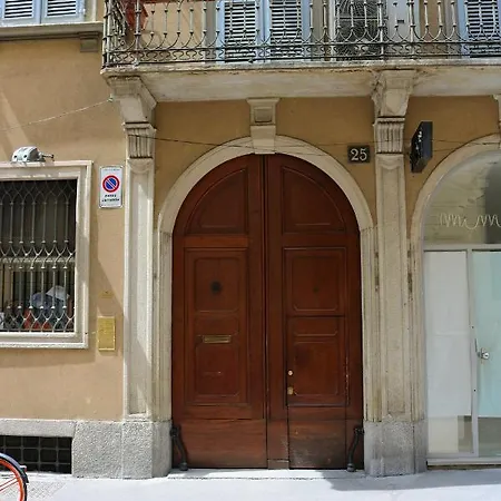 Historical Center Montenapoleone Loft Апартаменты *